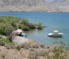 lake-mohave-caming-beach