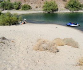 normal_picnic-on-lake-mohave